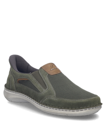 Zielony zamszowy slipper z brązowym wykończeniem. Ma siatkową wstawkę i elastyczne wsuwanie Easy On dla wygody.