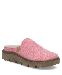 Der Hausschuh ist aus weichem Stoff in Rosa gefertigt und zeigt ein florales Muster. Er hat keinen Verschluss und eine robuste beige Sohle für zusätzlichen Komfort.