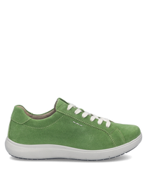 Grüner Sneaker aus Wildleder mit weißer Schnürung. Der Schuh hat eine flache weiße Sohle und dezente Ziernähte an den Seiten.