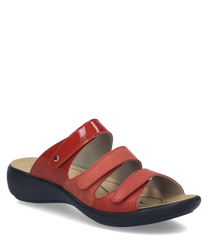 Sandalias rojas con cierre de velcro. Hechas de material sintético con suela negra ergonómica.