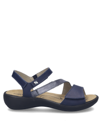 Blauwe sandaal met klittenbandsluiting. Gemaakt van stevig materiaal met comfortabele zool.