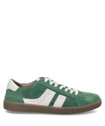 Grüner Sneaker aus Wildleder mit weißer Schnürung. Besondere Merkmale sind die weißen Akzente an der Seite und der Ferse.