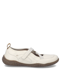 Witte leren ballerina met klittenbandsluiting en bruine rubberen zool. Elegant design met subtiele stiksels en comfortabele pasvorm ideaal voor dagelijks gebruik.