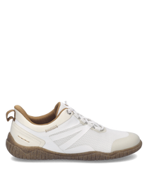 Zapato deportivo tipo snaker de color blanco con detalles en beige. Fabricado con material de malla y cierre de cordones para un ajuste cómodo.