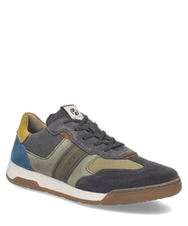 Moderner Sneaker aus grauem Textil mit blauen und gelben Akzenten. Ausgestattet mit Schnürung und weißer Gummisohle für bequemen Halt.