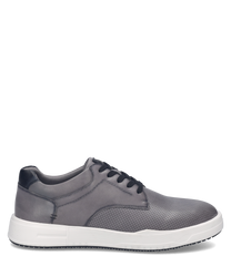 Grauer Sneaker aus Leder mit Schnürung. Perforiertes Muster auf der Oberfläche und weiße Gummisohle.
