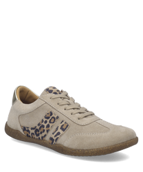 Beiger Sneaker aus Wildleder mit Schnürung und goldener Fersenkappe. Seitliche Leopardenmuster-Details setzen modische Akzente.