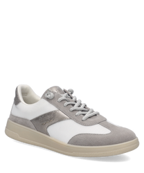 Moderner Sneaker aus grauem Wildleder und weißem Mesh. Der Schuh hat eine Schnürung und eine beige Gummisohle für optimalen Halt.