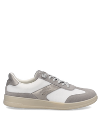 Moderner Sneaker aus grauem Wildleder und weißem Mesh. Der Schuh hat eine Schnürung und eine beige Gummisohle für optimalen Halt.