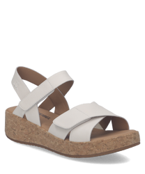 Sandalias de velcro blancas con suela de corcho. Diseño simple con correas ajustables para mayor comodidad.