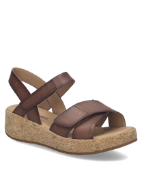 Braune Sandale aus Leder mit Klettverschluss. Die Sohle besteht aus Kork und bietet optimalen Tragekomfort.