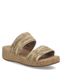 Der Slipper besteht aus geflochtenem Naturmaterial in Beige und Braun. Er hat zwei breite Riemen und eine bequeme Korksohle für optimalen Tragekomfort.