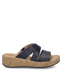 Schwarzer Slipper aus Leder mit praktischem Klettverschluss. Der Schuh hat eine bequeme Korksohle und ein stilvolles Design.