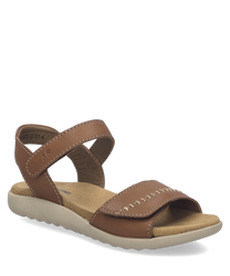 Sandalias de velcro marrones de material sintético con suela beige. Diseño simple con costuras decorativas visibles en la parte frontal.