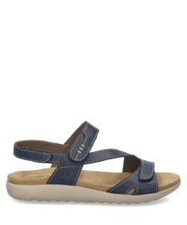 Blauwe sandaal met klittenbandsluiting. Gemaakt van leer met een comfortabele beige zool.