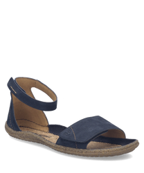 Sandalo blu con chiusura in velcro realizzato in pelle scamosciata. Suola in gomma leggera e sottopiede in tessuto morbido per un comfort ottimale.