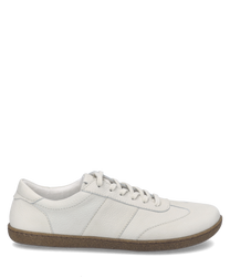 Weißer Sneaker aus Leder mit Schnürung. Flache Gummisohle bietet Komfort und Alltagstauglichkeit.