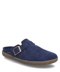 Blauwe suède instapper met bruine gespsluiting. Comfortabele zool en stijlvol design voor dagelijks gebruik.