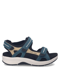 Die Sandale aus Leder zeigt sich in Blau und Beige. Sie verfügt über Klettverschlüsse für eine individuelle Passform.