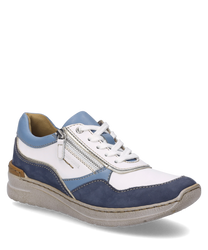 Der Sneaker in der Farbe shark-multi besteht aus einem Mix aus hellblauem weißem und dunkelblauem Material. Besondere Merkmale sind die weiße Schnürung und der dekorative Reißverschluss an der Seite.