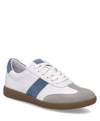 Blauer Sneaker aus Wildleder mit weißem Detail und brauner Sohle. Der Schuh hat eine Schnürung und wirkt sportlich und elegant.