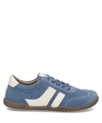Blauer Sneaker aus Wildleder mit weißer Synthetikapplikation. Ausgestattet mit Schnürung und brauner Sohle für optimalen Halt.