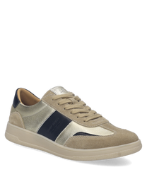 Beiger Sneaker aus Wildleder und Textil mit Schnürung. Dunkelblaue Akzente und weiße Sohle verleihen dem Schuh einen modernen Look.