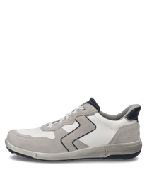 Moderner Sneaker mit Schnürung in Weiß und Grau. Hergestellt aus Leder mit schwarzem Akzent an der Ferse.