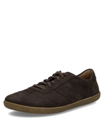 Brauner Sneaker aus Leder mit Schnürung. Flaches Profil und dezente Nähte für einen klassischen Look.