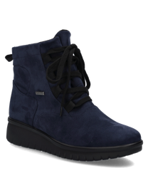 Der Halbschuh ist aus dunkelblauem Wildleder gefertigt und hat eine schwarze Schnürung. Die dicke Sohle bietet Komfort und die moderne Optik unterstreicht das Design.