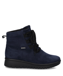 Der Halbschuh ist aus dunkelblauem Wildleder gefertigt und hat eine schwarze Schnürung. Die dicke Sohle bietet Komfort und die moderne Optik unterstreicht das Design.