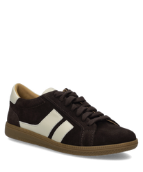 Brauner Sneaker aus Wildleder mit weißem Streifen und Schnürung. Beigefarbene Sohle und Fersendetail. Ideal für einen lässigen Look.