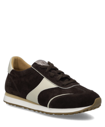 Brauner Sneaker aus Wildleder mit cremefarbenen Akzenten. Der Schuh hat eine Schnürung und eine beige Sohle für optimalen Halt.