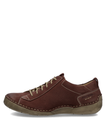 Brauner Halbschuh aus Leder mit Schnürung. Der Schuh hat beige Nähte und eine robuste Sohle.