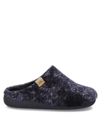 Grauer Hausschuh aus Filz ohne Verschluss mit weichem Innenfutter. Schlichte Eleganz und hoher Tragekomfort durch robustes Material und dezentes Design.