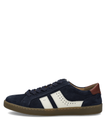 Dunkelblauer Sneaker aus Wildleder mit weißem seitlichem Streifen und braunem Fersendetail. Ausgestattet mit Schnürung und beiger Gummisohle.