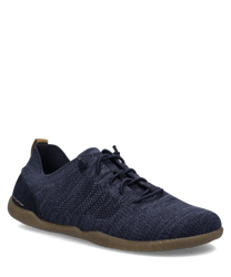 Dunkelblauer Sneaker mit Schnürung aus gestricktem Material. Die Sohle besteht aus einem hellbraunen Gummi. Ideal für Freizeit und sportliche Aktivitäten.