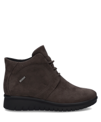 Brauner Halbschuh aus Wildleder mit Schnürung. Schlichte Eleganz und weiche Sohle für bequemen Tragekomfort.