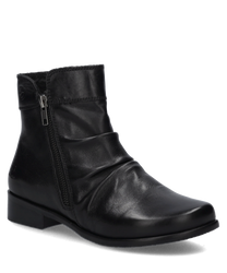 Schwarze Lederstiefelette mit seitlichem Reißverschluss. Glattes Material und dezente Falten verleihen dem Schuh einen eleganten Look.