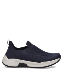 Dunkelblauer Sneaker mit Gummizug aus atmungsaktivem Mesh-Material. Die Sohle ist weiß und leicht erhöht für zusätzlichen Komfort.