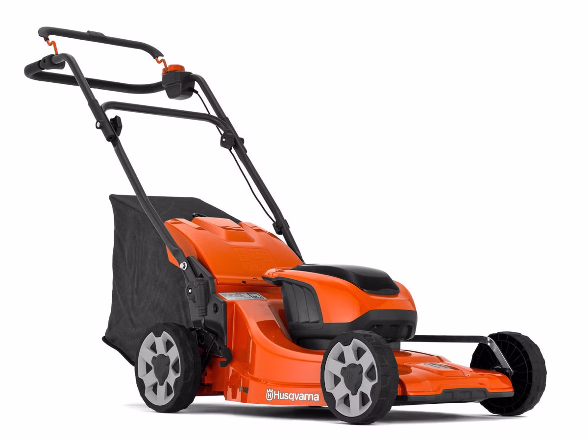 Abbildung zeigt einen Husqvarna Akku-Rasenmäher 36V