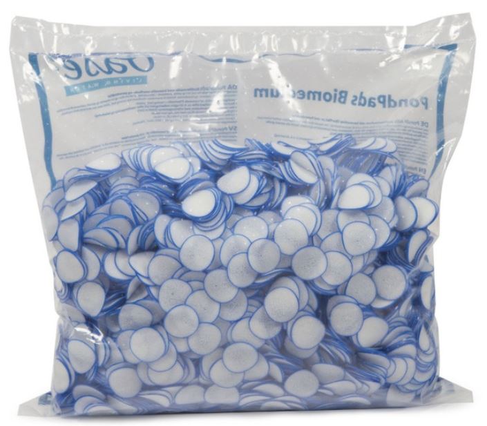 Abbildung zeigt Oase PondPads, die als bewegliche Betten (Moving Bed) im Filter arbeiten