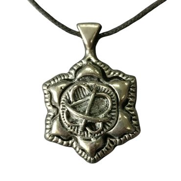 alt-Wurzelchakra  Anhänger Schmuck