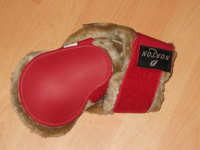 Norton Komfort Kunstfell Streichkappen in rot/beige, Größe Pony
