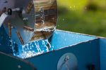 WELLENSPIELER-Wasserrad-Vorn-Seitlich-Angeschnitten-Wasser-1190.jpg