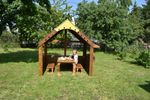 99073-outdoor-spielhaus-mit-Kind.jpg