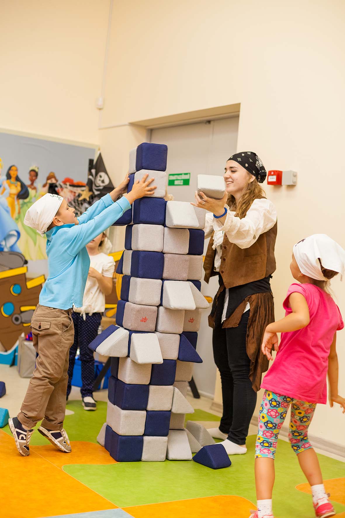 Jolly Heap 100tlg. magnetische Bausteine Creativ Set 4 Bauformen in 36 verschiedenen Farbkombinationen Jolly Heap Creativ Set 100 tlg. Jolly Heap 100tlg. magnetische Bausteine Creativ Set 4 Bauformen in 36 verschiedenen Farbkombinationen Jolly Heap Creativ Set 100 tlg.