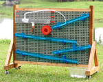 90511-outdoorspielwand-freistehend-mit-roehren.png