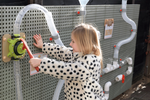 90561-outdoorwand-PUmpe-steemwall-mit-kind.png
