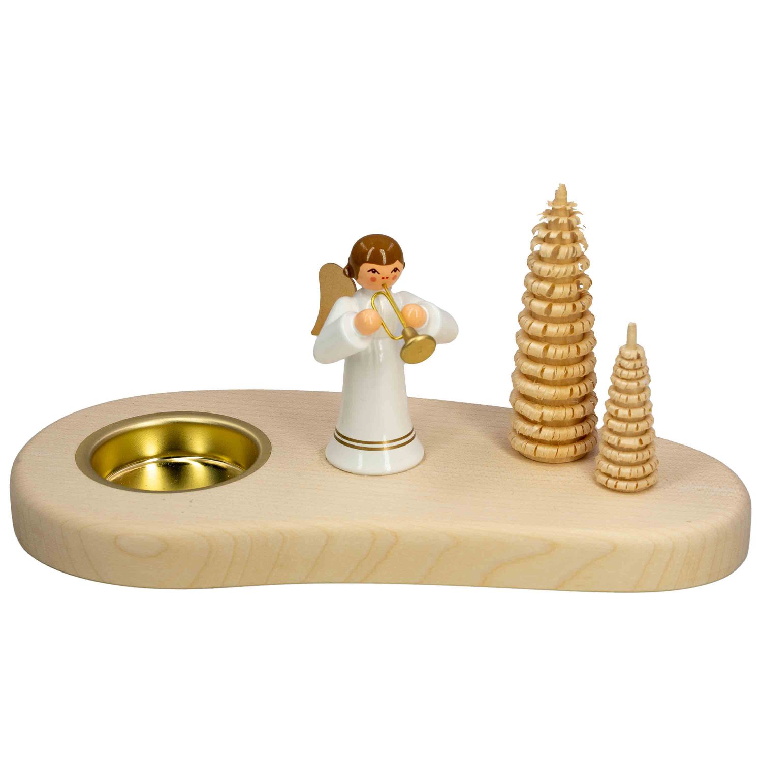 Ein moderner Teelichthalter aus Holz zeigt einen Engel in weiß mit goldener Trompete und Bäume in natur